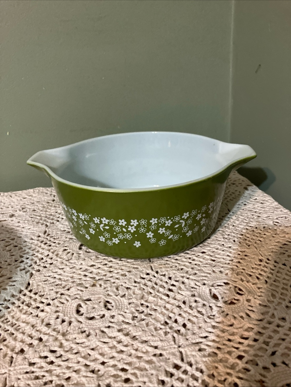 Vintage Pyrex 475 B 2.5 QT. Mixing Bowl Spring Blossom Green Flowers 60s Kitchen